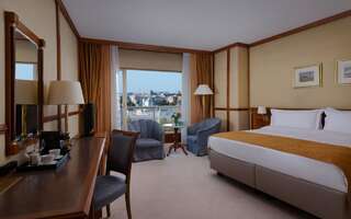 Отель Intercontinental Hotel Bucharest Бухарест Улучшенный двухместный номер с 1 кроватью или 2 отдельными кроватями-3