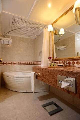 Отель Intercontinental Hotel Bucharest Бухарест Люкс с 1 спальней-9